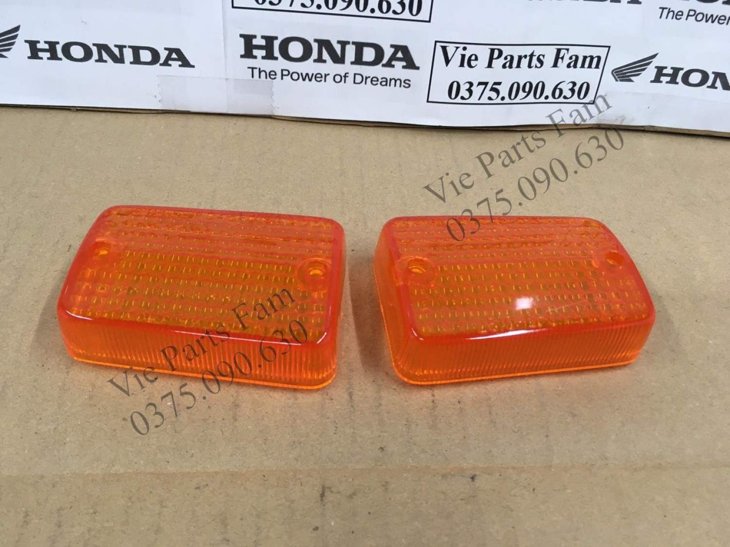 Nắp chụp xi nhan Honda Cub 82, DH, DD (giá 1 cặp 2 cái)