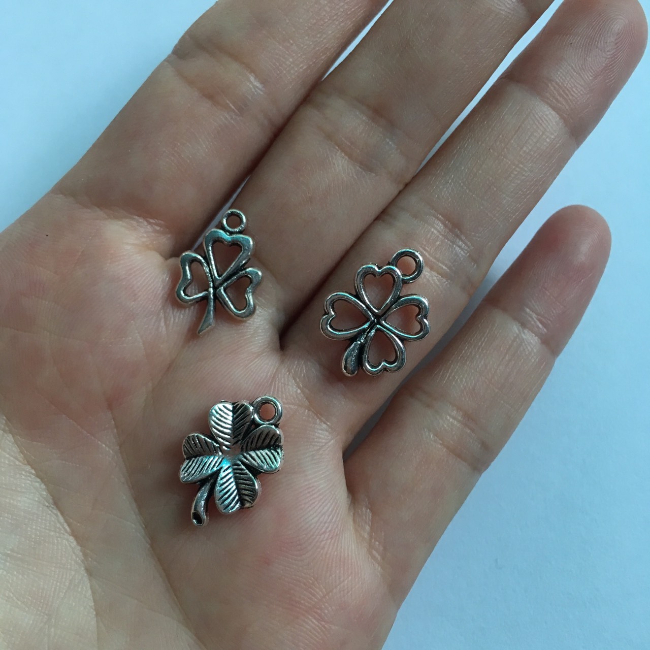🍀🌺 1 charm cỏ 3 lá 4 lá may mắn bình an 🍀🌺