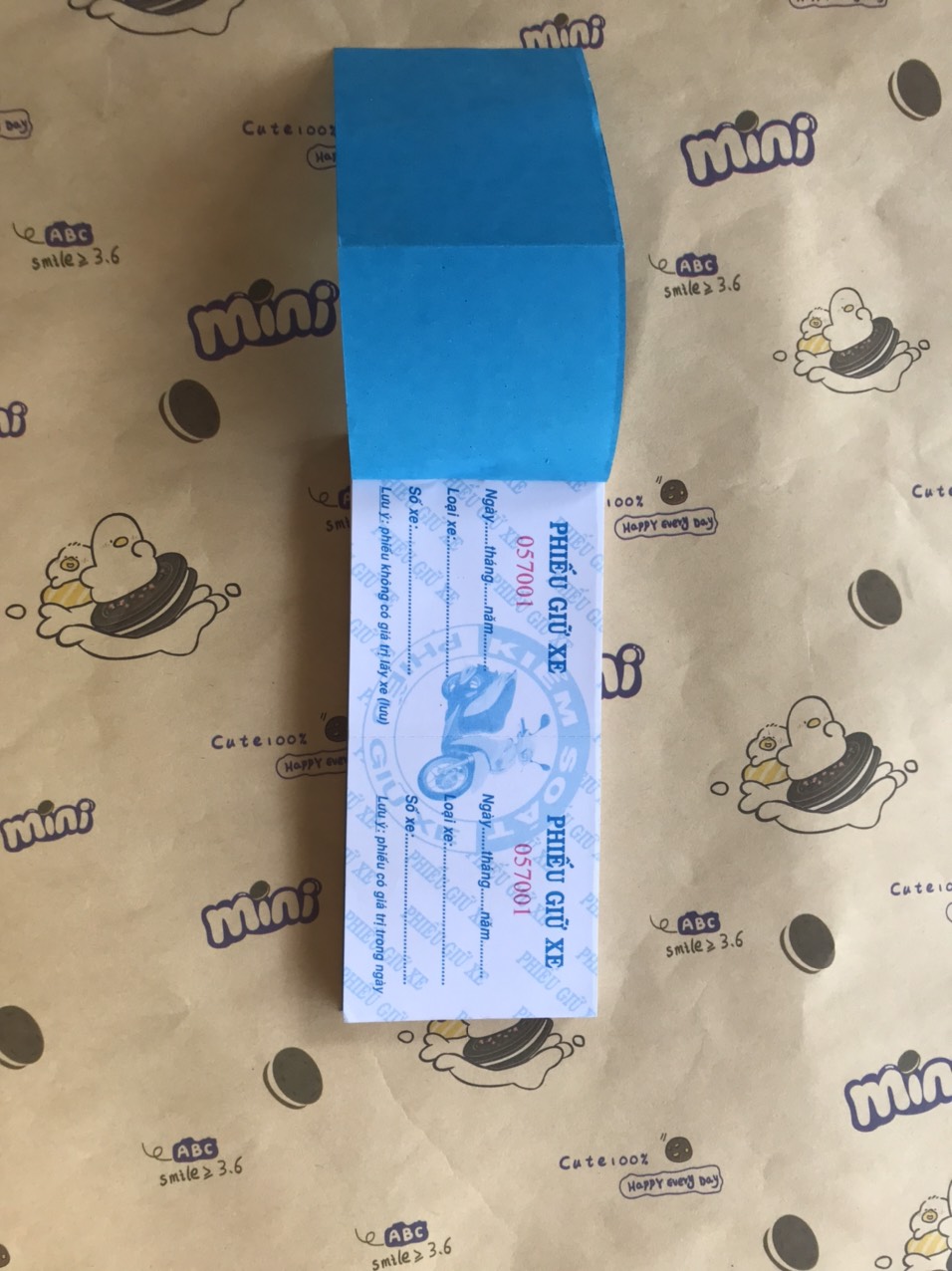 Bộ 60 cùi vé giữ xe 1 cuốn có 100 số đã in số sẵn, giấy đẹp