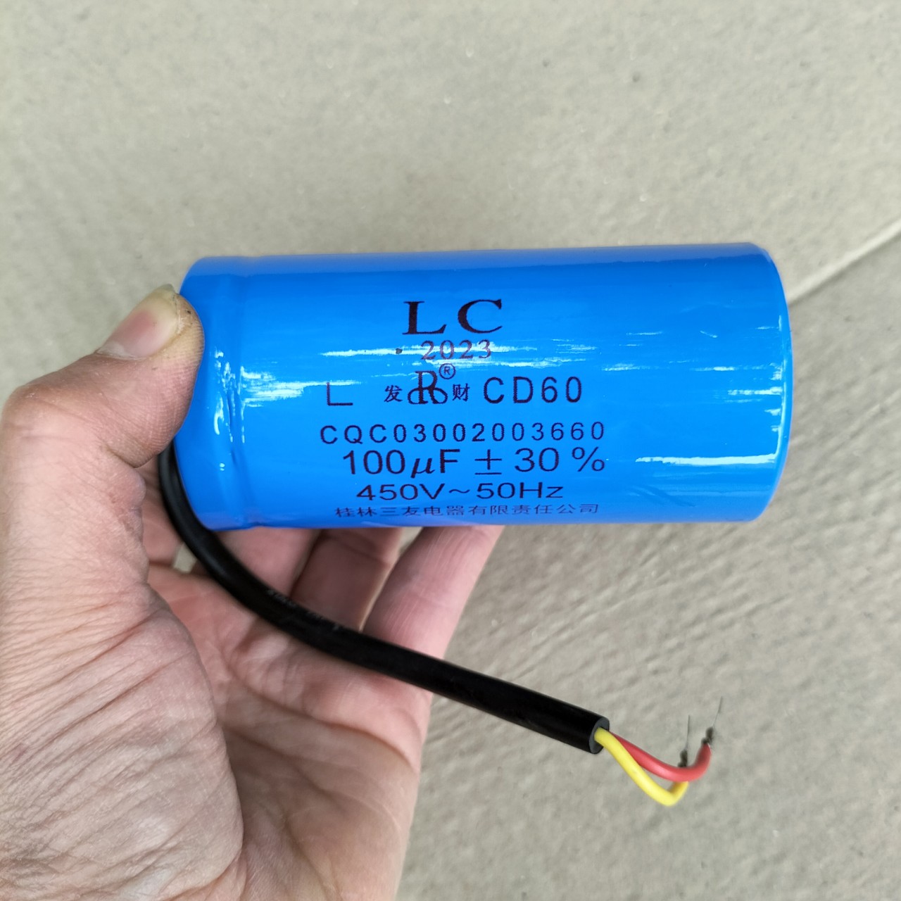 Tụ điện động cơ xoay chiều 100uF (mầu xanh , xám  shop giao mầu ngẫu nhiên)