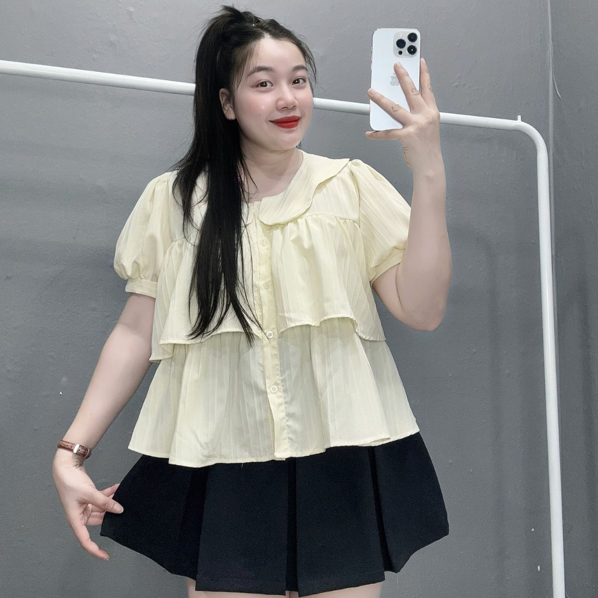 Áo sơ mi kiểu nữ dáng lửng tay bồng ngắn vạt bèo chất vải đũi xốp mềm mát babydoll - SM163