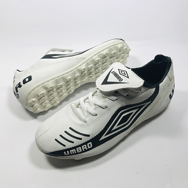 Giày đá bóng sân cỏ nhân tạo Umbro trắng