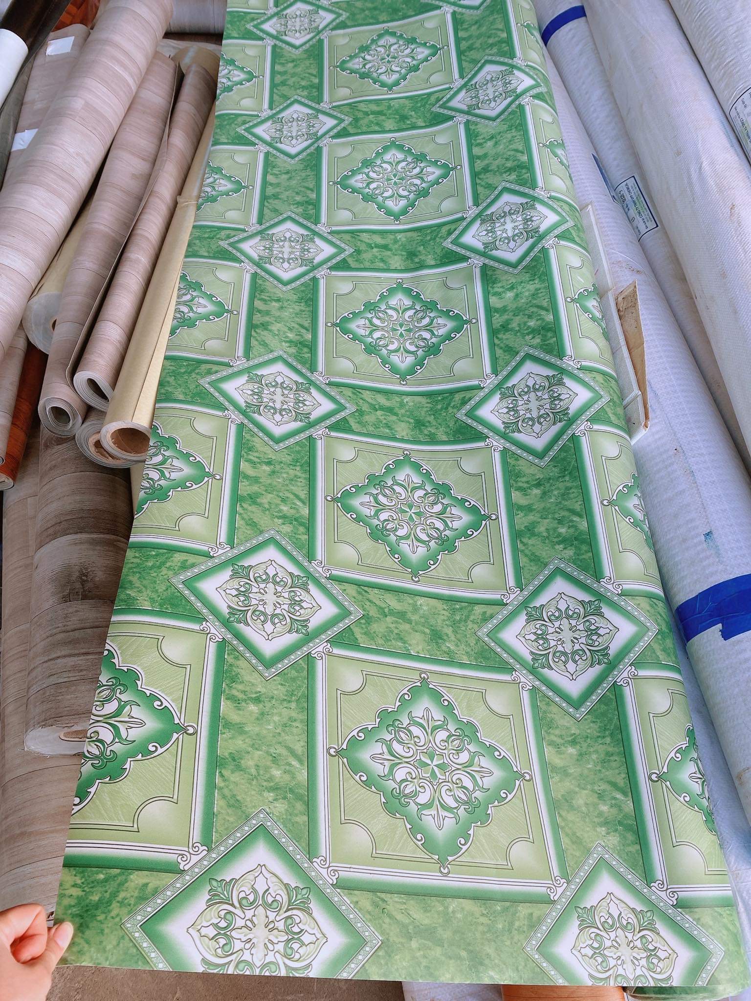 Simili trải sàn nhà, thảm nhựa trải sàn giá rẻ vân caro trắng đen