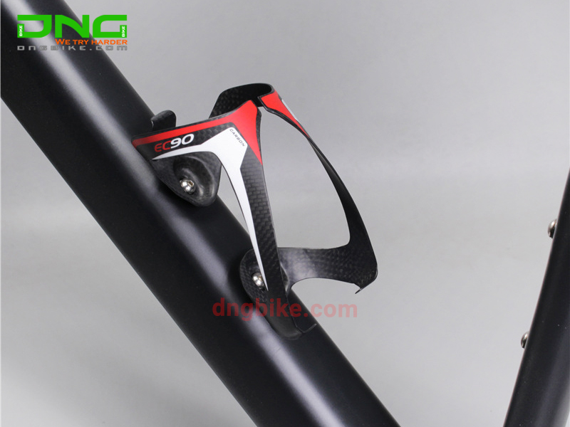 Gọng bình nước xe đạp CARBON EC90