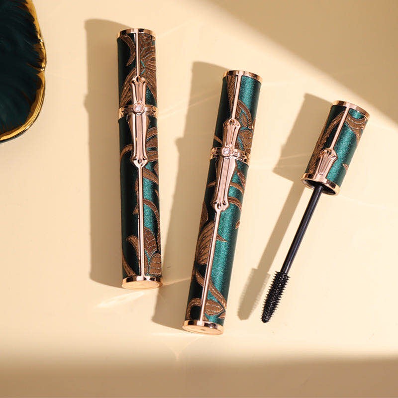 MASCARA HOJO PEACOCK BẢN LÔNG CÔNG LIMITED SIÊU ĐẸP SANG Vỏ ngoài bằng vải nhung rất độc đáo và lạ mắt cầm chắc tay kinh khủng ý Thiết kế sang chảnh Đầu chuốt nhỏ và thưa giúp sợi mi tơi và cong vút