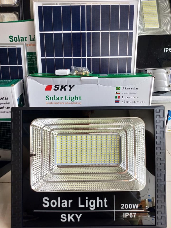 Đèn năng lượng mặt trời 200W- 400Chip Led