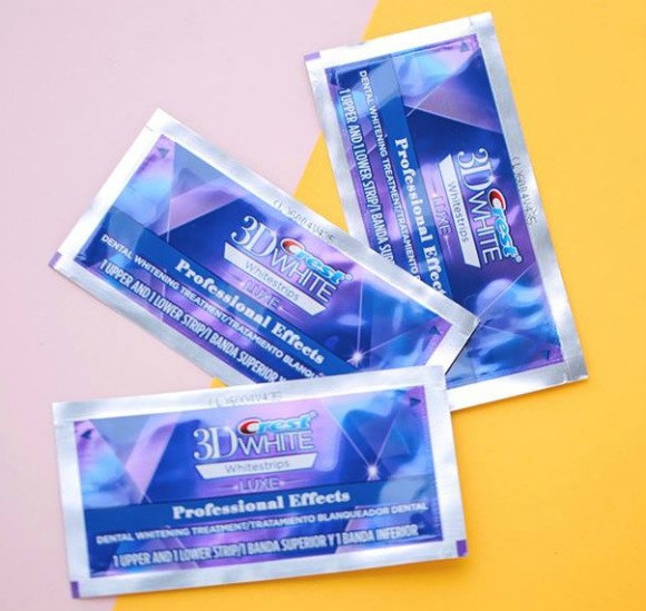 Combo Miếng Dán Trắng Răng Và Kem Đánh Răng Crest 3D