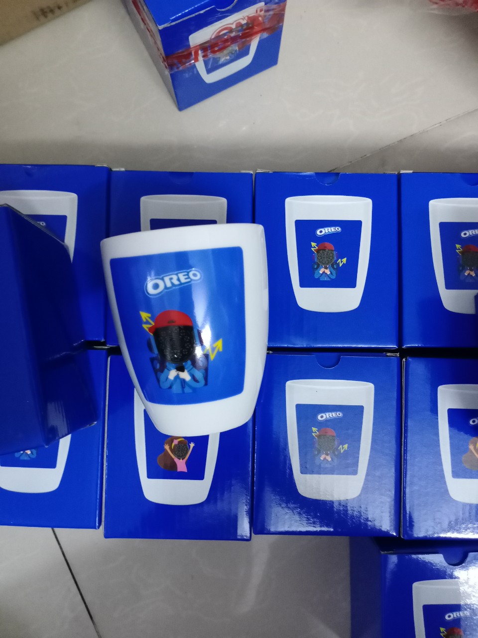 Ly sứ Dong Hwa (hàng khuyến mãi của Oreo)
