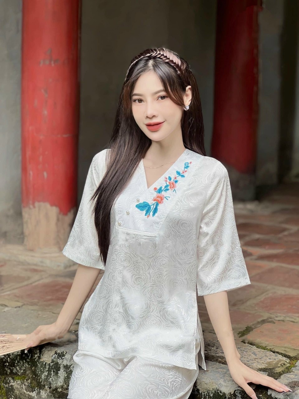 Đồ lam đi chùa thêu hoa vòng cổ, phối nút ngọc al051