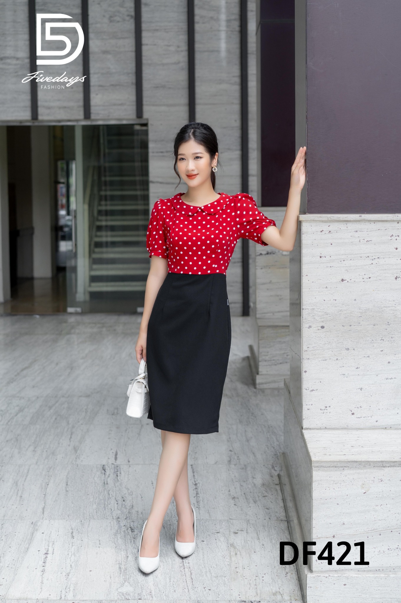 Fivedays - Đầm ôm phối bi cổ sen