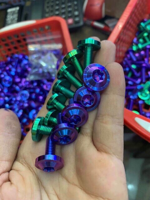 Ốc gr5 3 con chụp đít pô. Ốp pô Vario