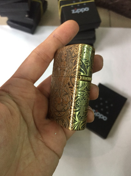Bật lửa Zippo THIÊN THẦN- KHẮC 5 MẶT - RUỘT VÀNG - CÓ TEM ĐỎ