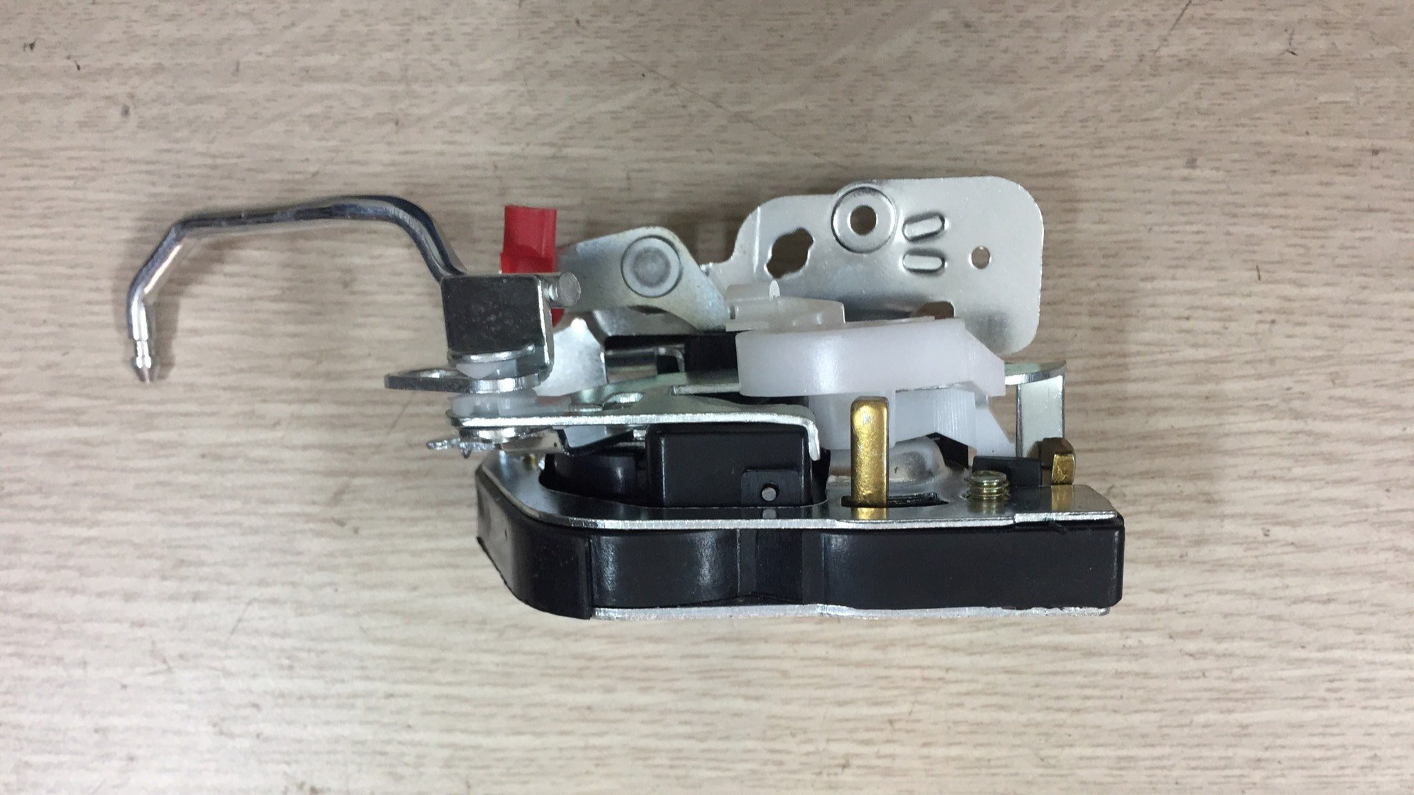 Ổ khóa ngậm cánh cửa Thaco Towner 950A