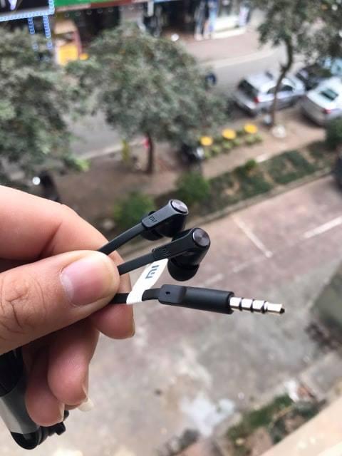 Tai nghe Xiaomi Mi In-Ear Headphones Basic 2016 dây dẹt (Đen)