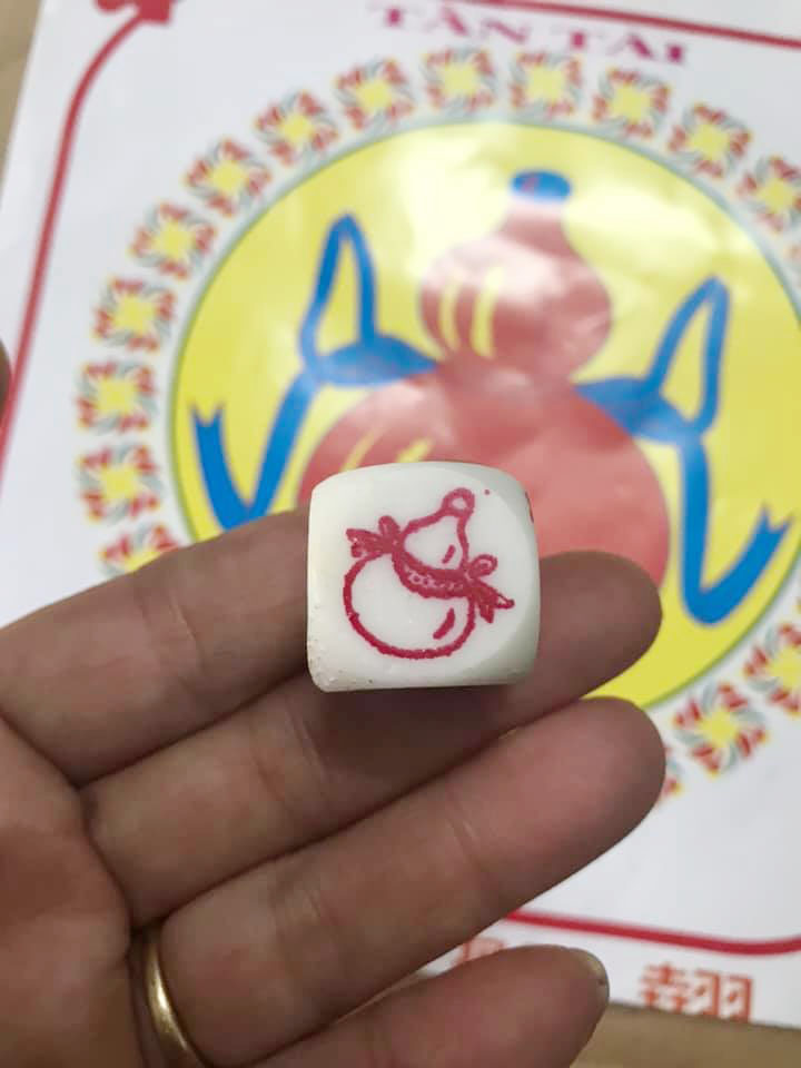 Bầu Cua Hột Nhựa