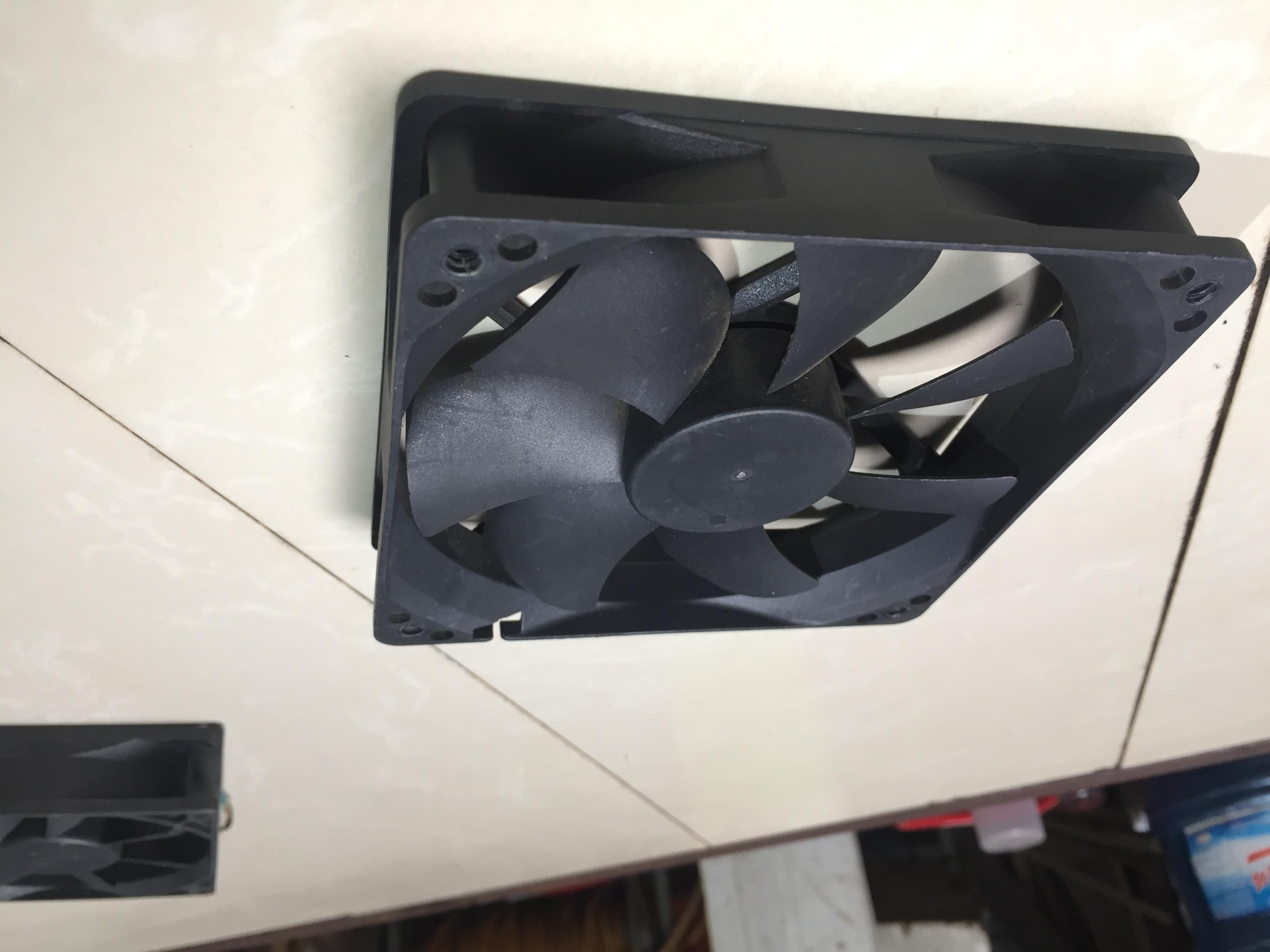Quạt Tản Nhiệt 12V 12CM