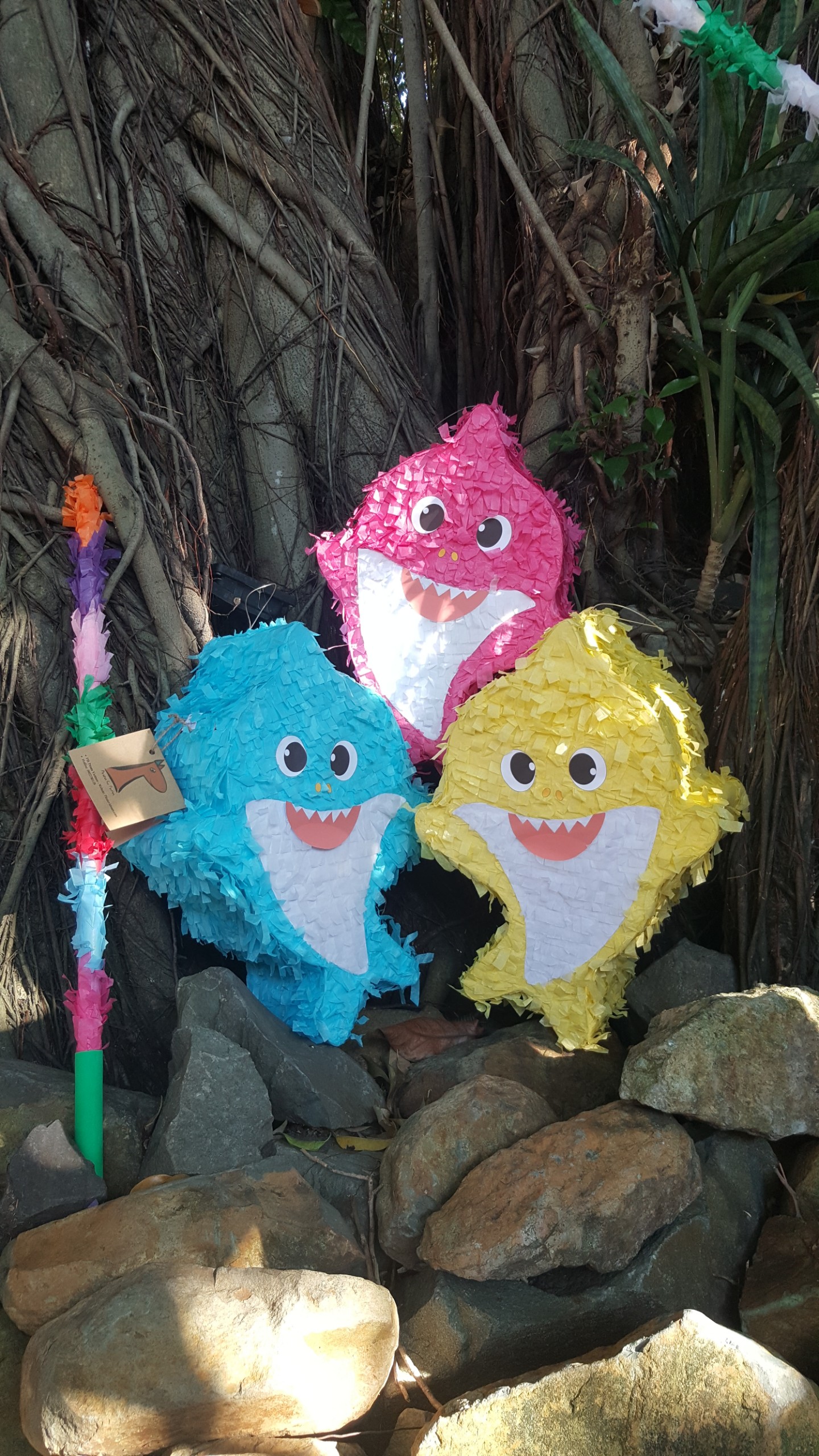 PINATA BABY SHARK (không bao gồm kẹo và gậy đập)
