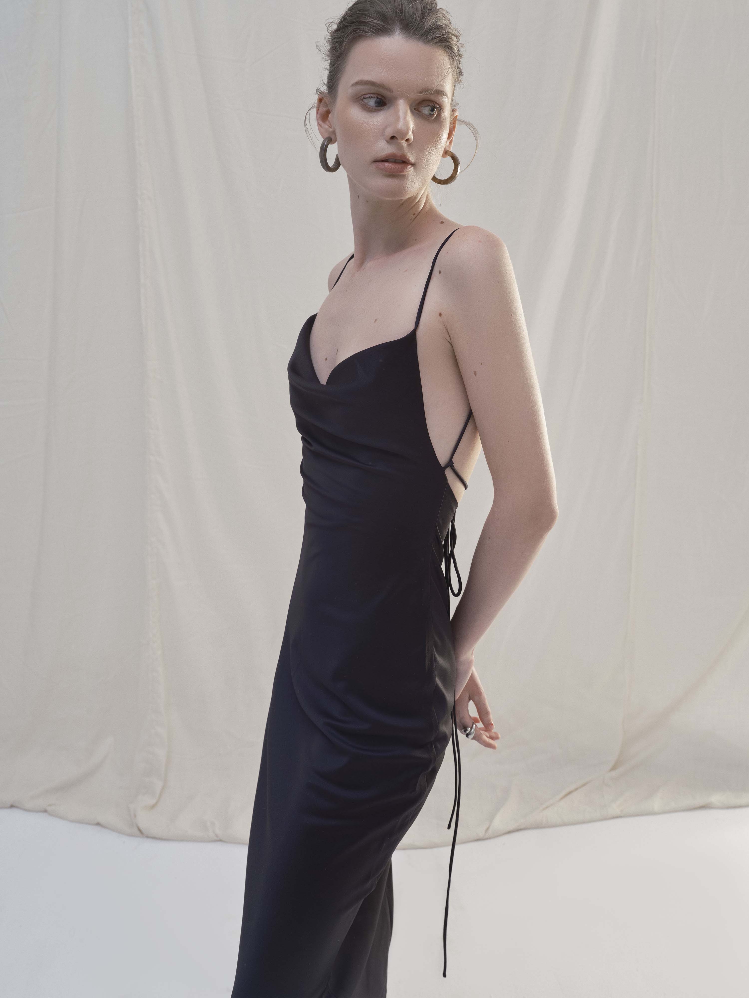 Season Studios| Đầm cổ đổ lụa Saturday Dress.