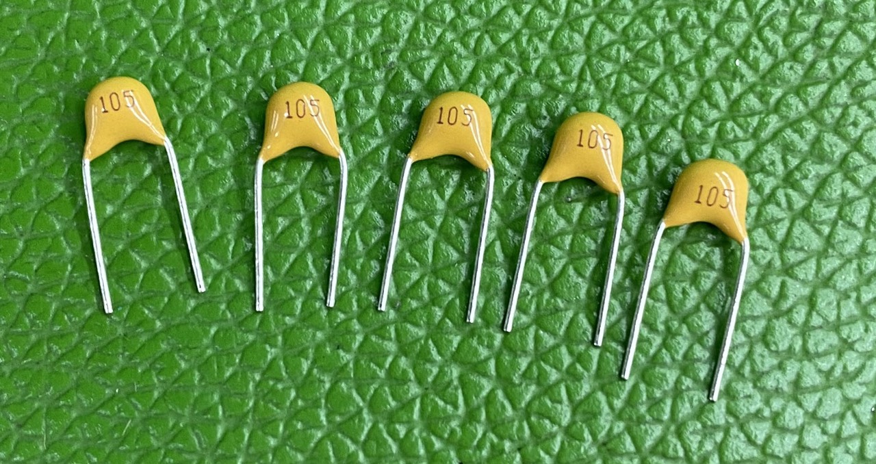 Tụ gốm vàng 105 số lượng 20 chiếc