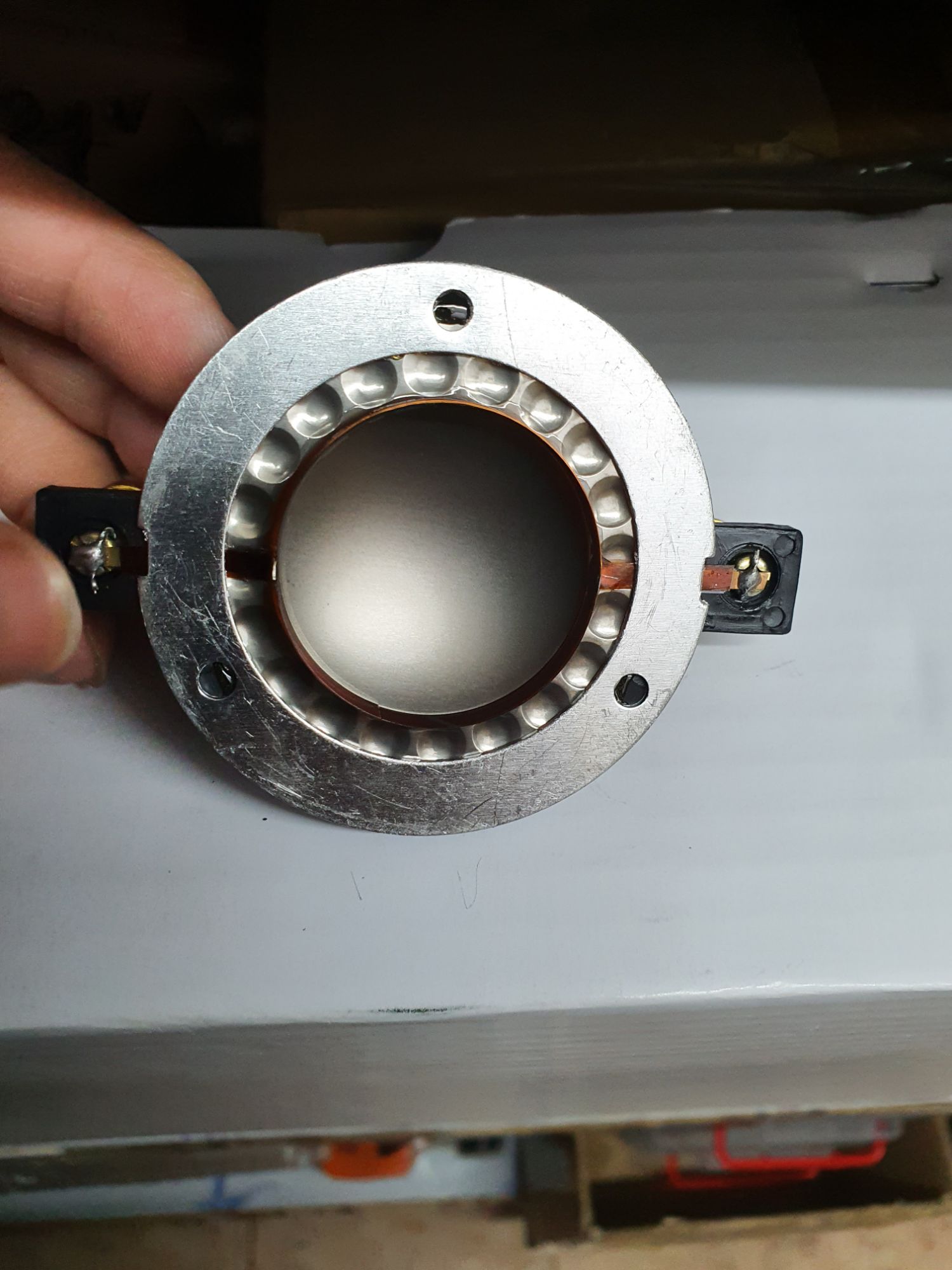 côn loa tép kèn ti tan 34,4 có cọc