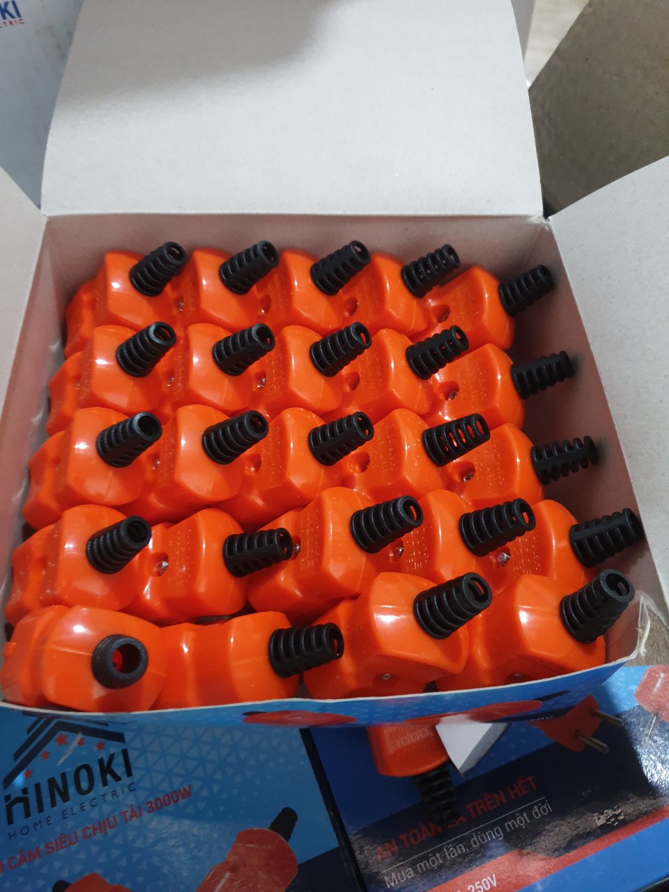 24 chiếc phích cắm chịu tải 3000w