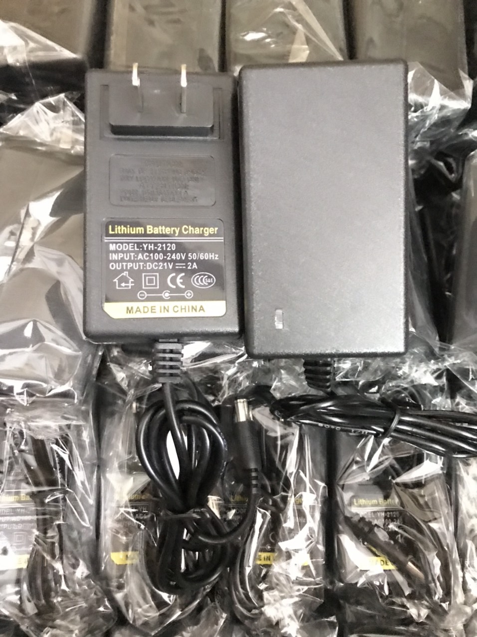 Sạc Lion 5S 21v 2A TV, có đèn báo đầy ( BL64 57 )