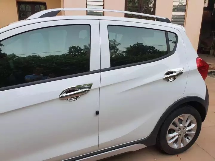 Bộ ốp tay nắm cửa và miếng dán chống xước hõm cửa dành cho xe Vinfast Fadil