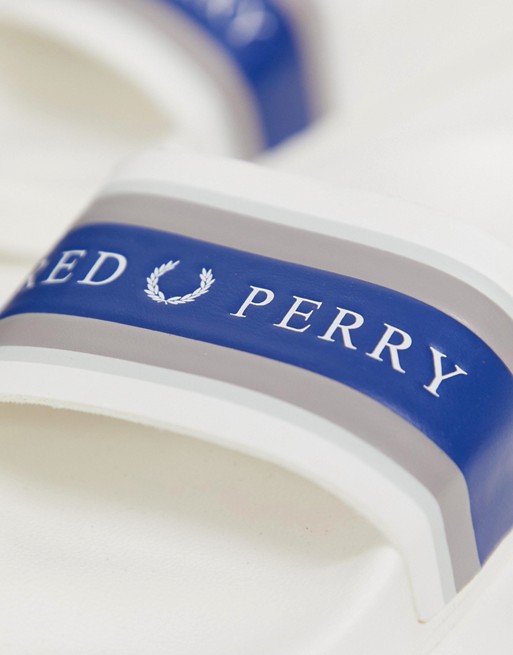 Dép Fred Perry embossed logo slider