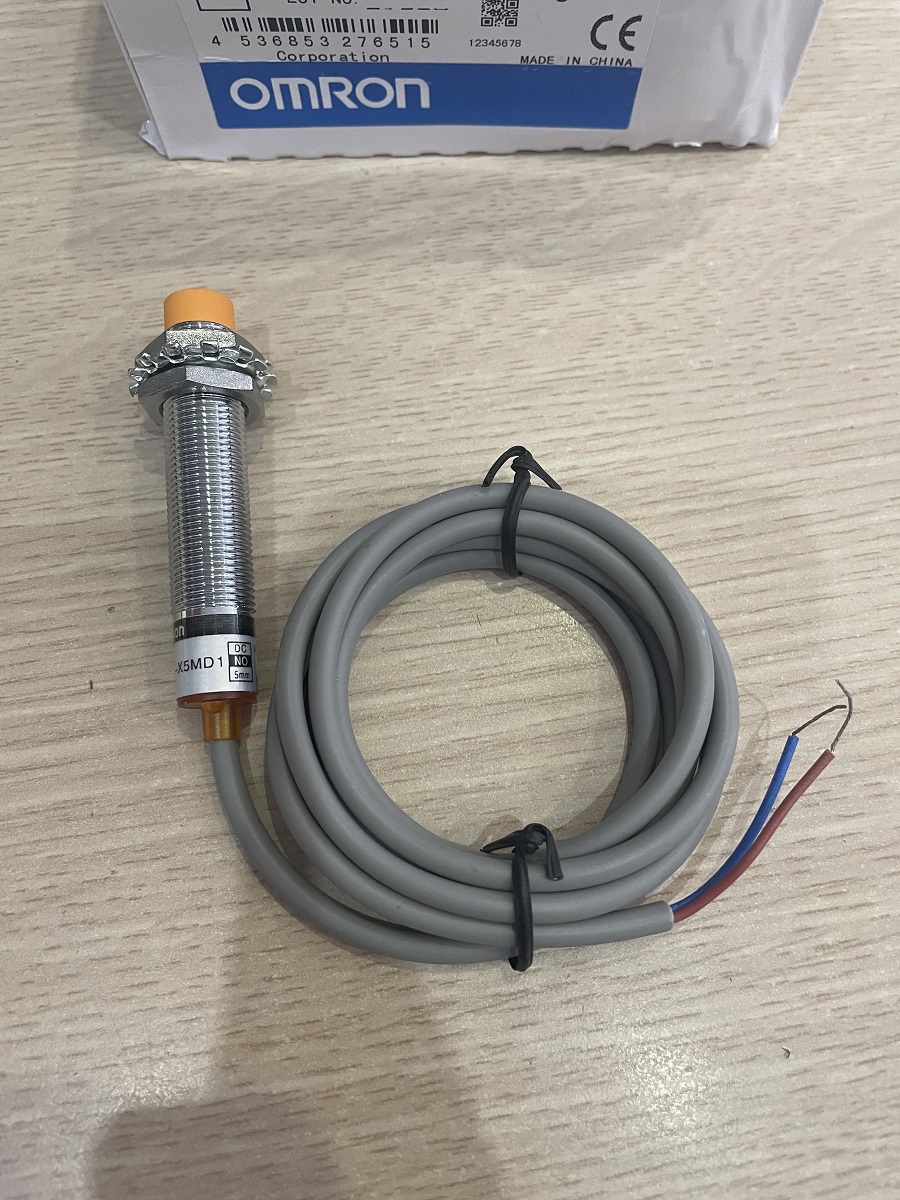 Cảm biến sắt từ phi 12, 2 dây DC NO model E2E-X5MD1 (LJ12A3-4-Z/EX)