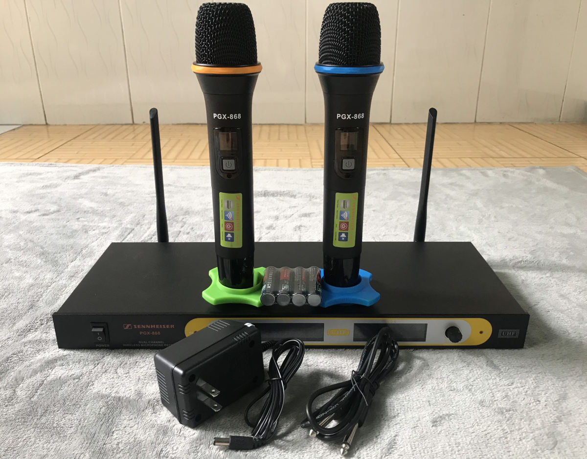 Micro không dây Sennheiser PGX-868 - Mic karaoke gia đình, sân khấu - Độ nhạy cao, bắt sóng xa, chống hú rít - Thiết kế sang trọng, bắt mắt - Dễ dàng phối ghép với các thiết bị âm thanh khác - Hàng nhập khẩu
