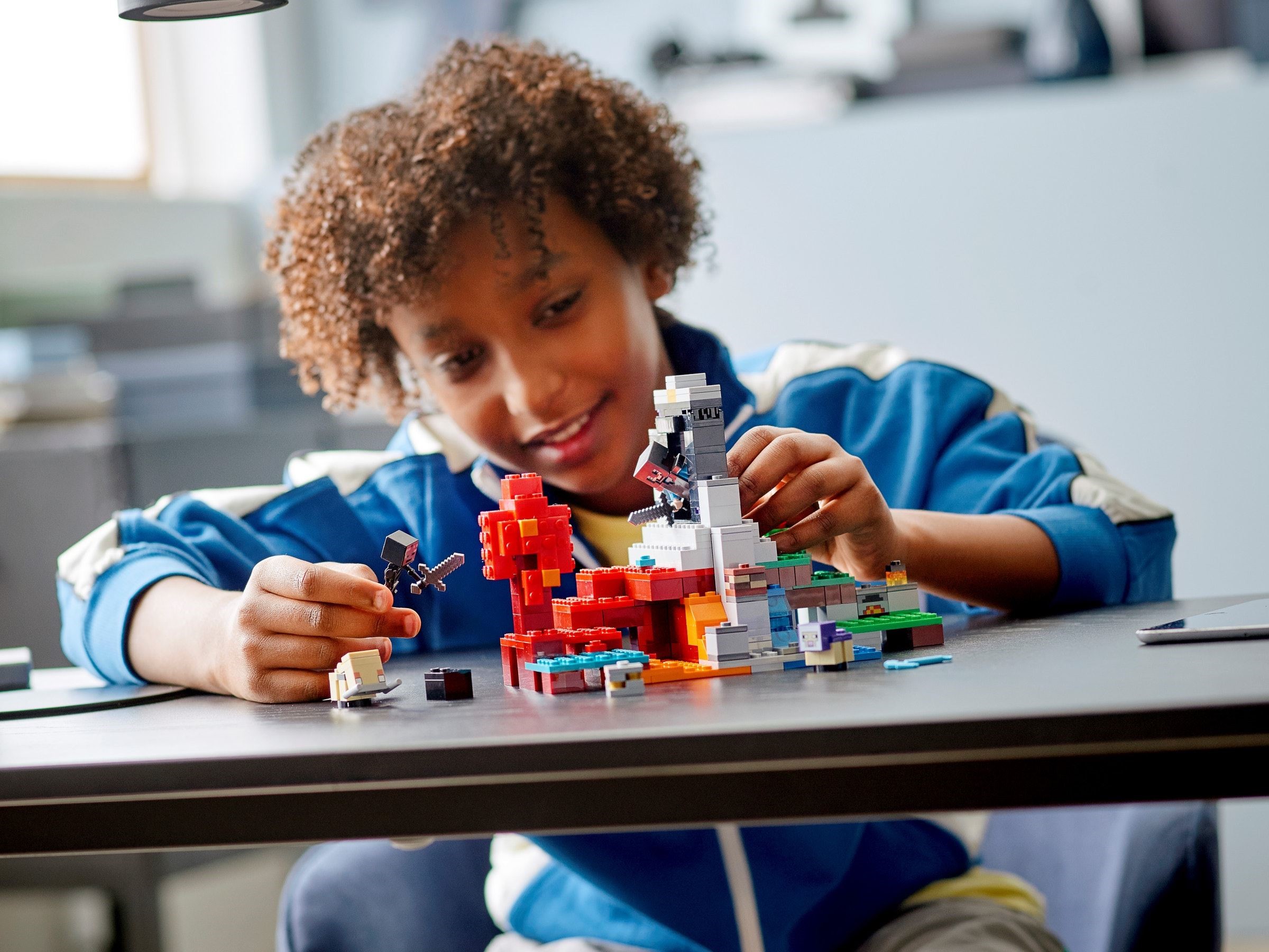 LEGO Minecraft 21172 Cánh cổng địa ngục