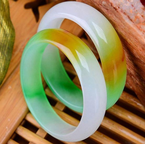 Vòng phỉ thúy ba màu