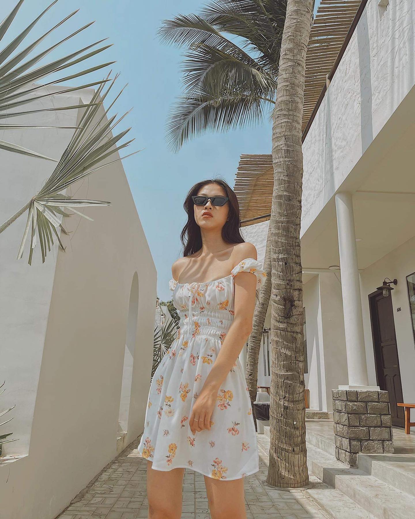 Đầm trễ vai nhúng eo
