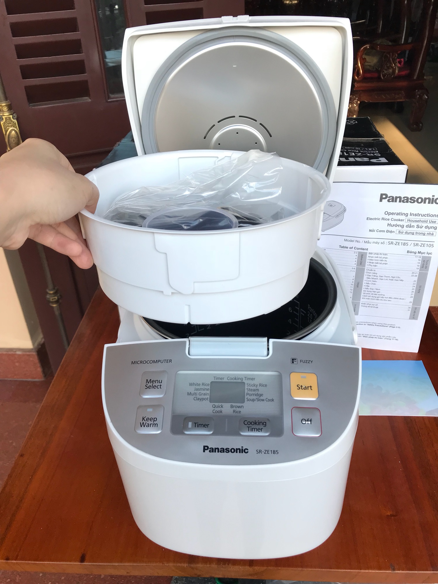 Nồi Cơm Điện PANASONIC SR-ZE185 made in Malaysia