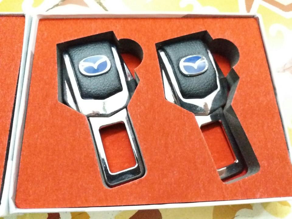 Chốt khóa dây an toàn xe Mazda