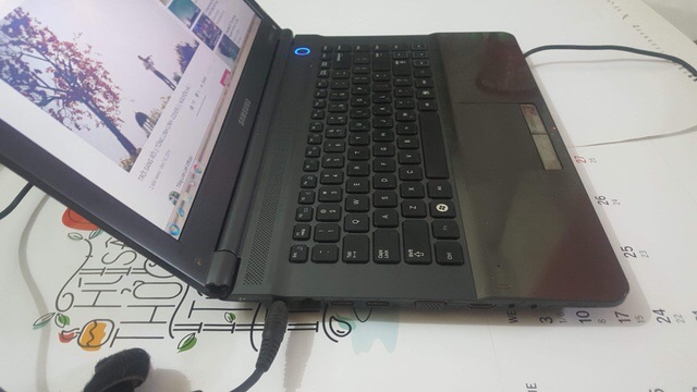 Máy tính xách tay Samsung RC418