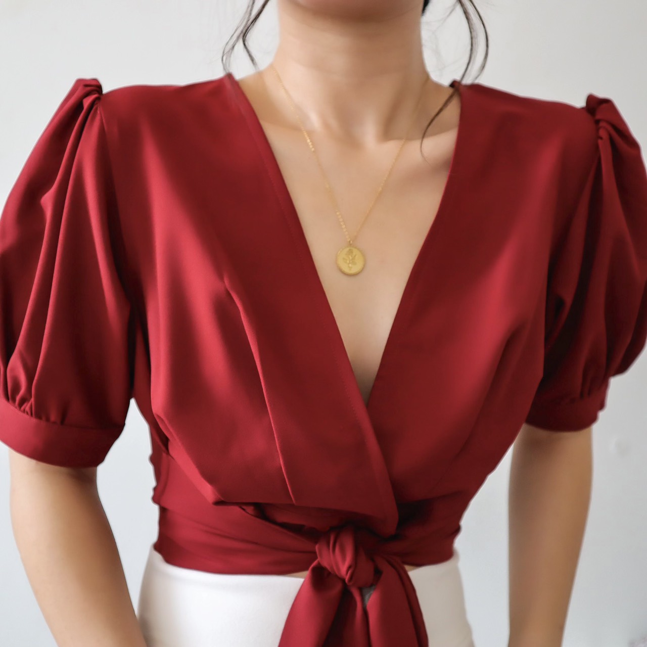 Áo croptop tay phồng thắt nơ