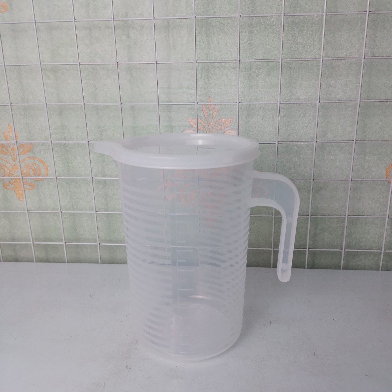 Ca đong nhựa 2L có nắp đậy vạch chia