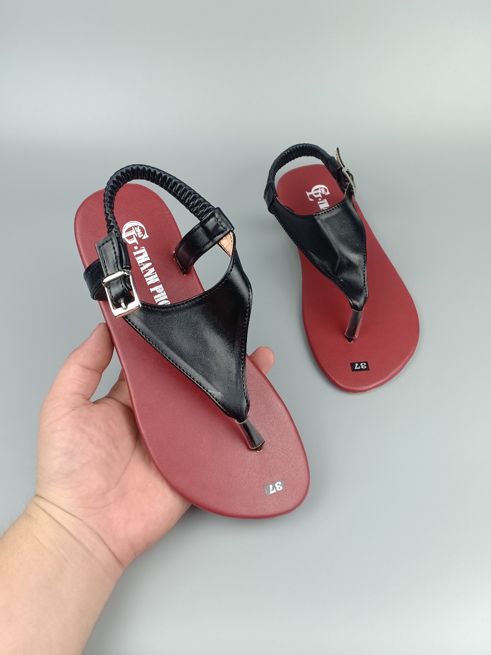 Giày sandal nữ đế thấp vá rô cơ có size lớn 41