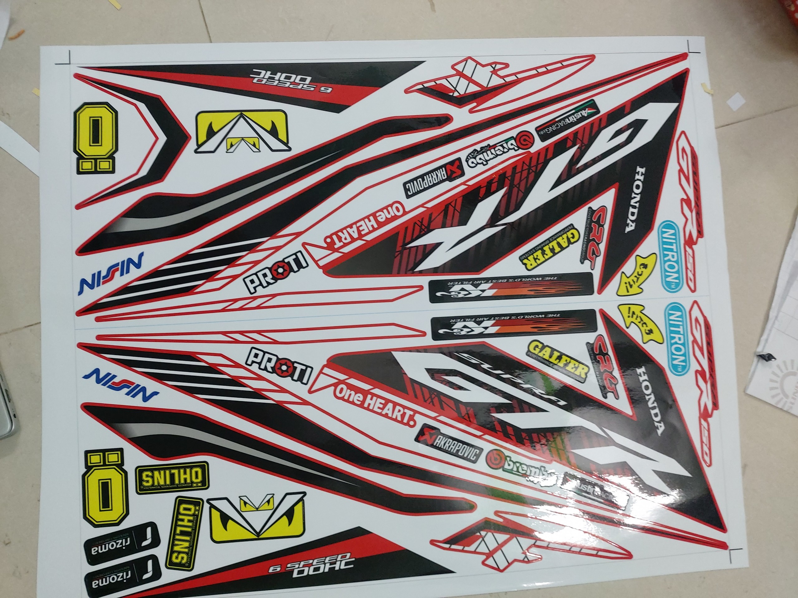 Tem xe winner GTR sọc chéo