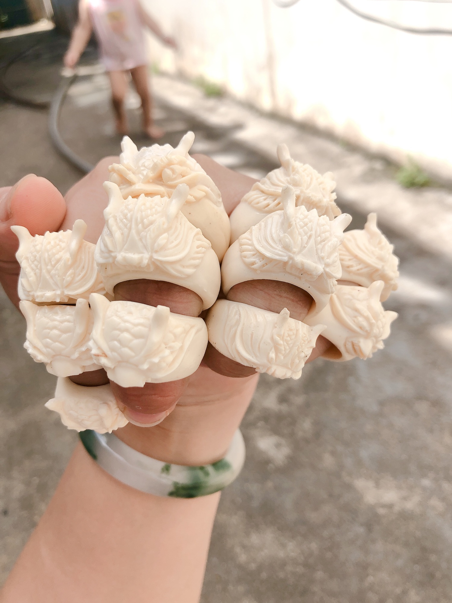 Nhẫn trạm khắc đầu rồng tinh xảo t25