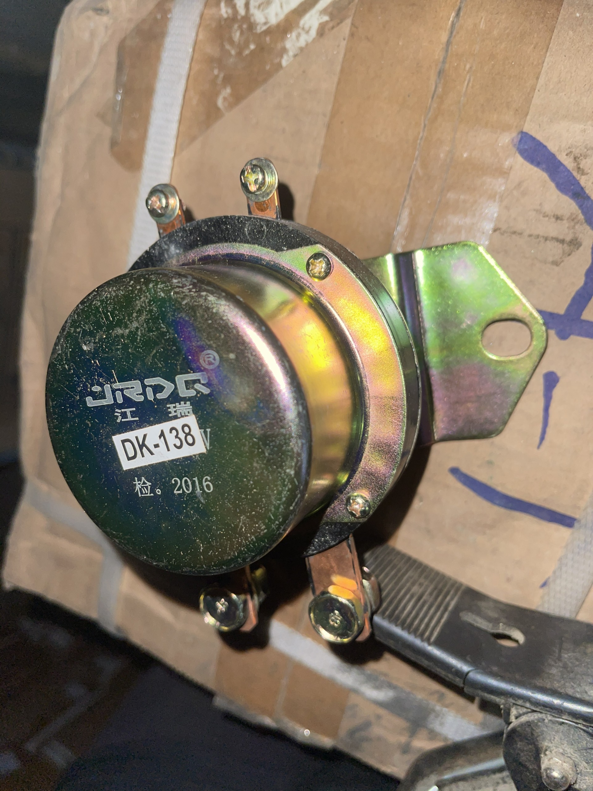 Phụ kiện ô tô: Cắt mát điện 12v đồng