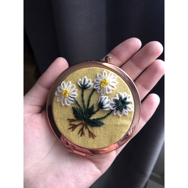 Gương thêu handmade(mini nắp gập)