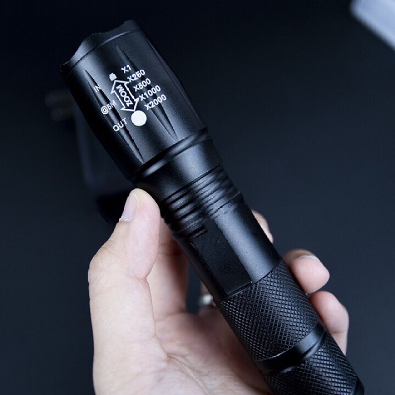 Đèn Pin Siêu Sáng Police 5 Chế Độ Cảnh Báo Fullbox , Chiếu xa 200-300m . hộp phụ kiện 4 món đi kèm
