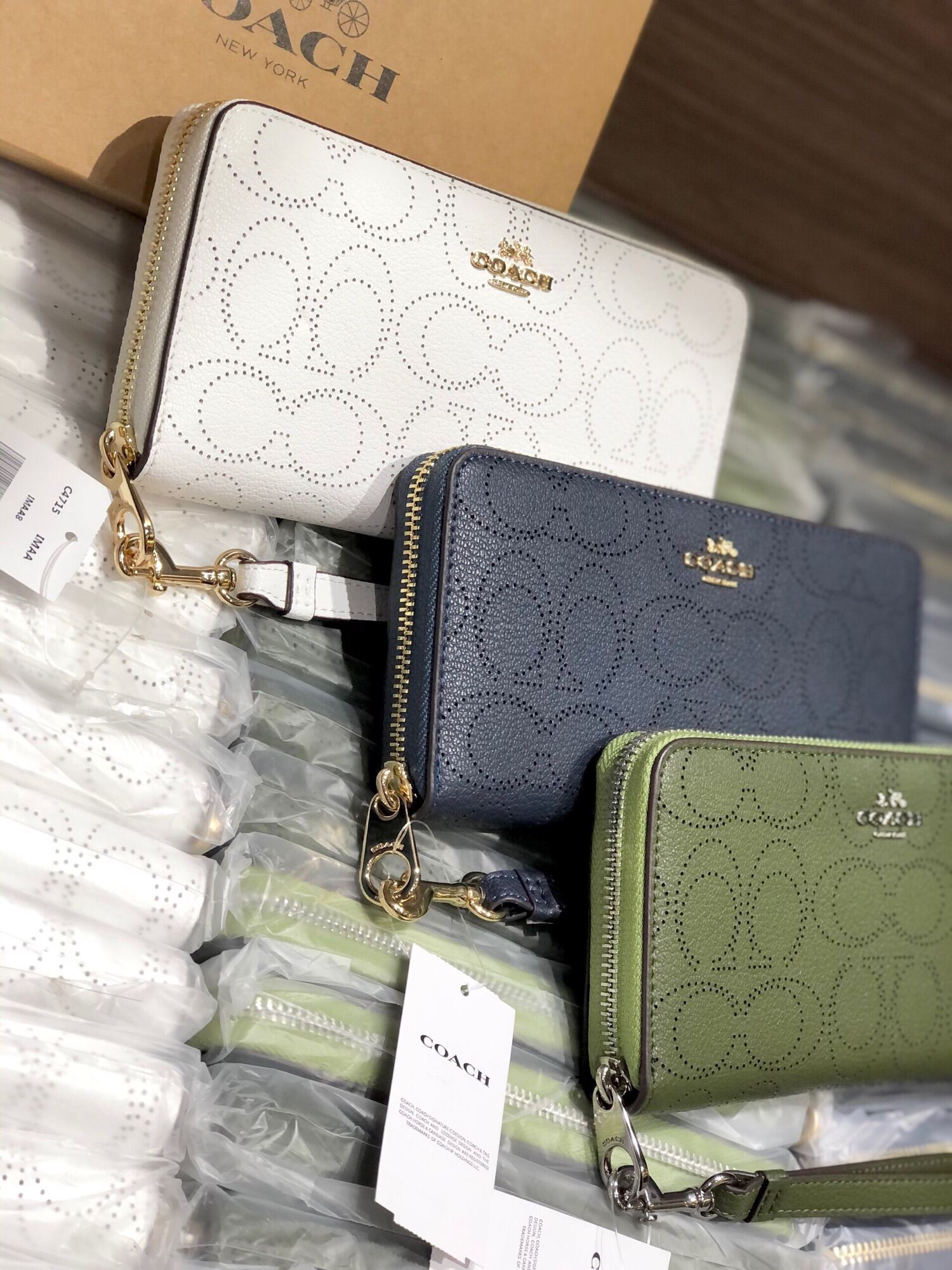 Ví  Long Zip xuất dư full box.