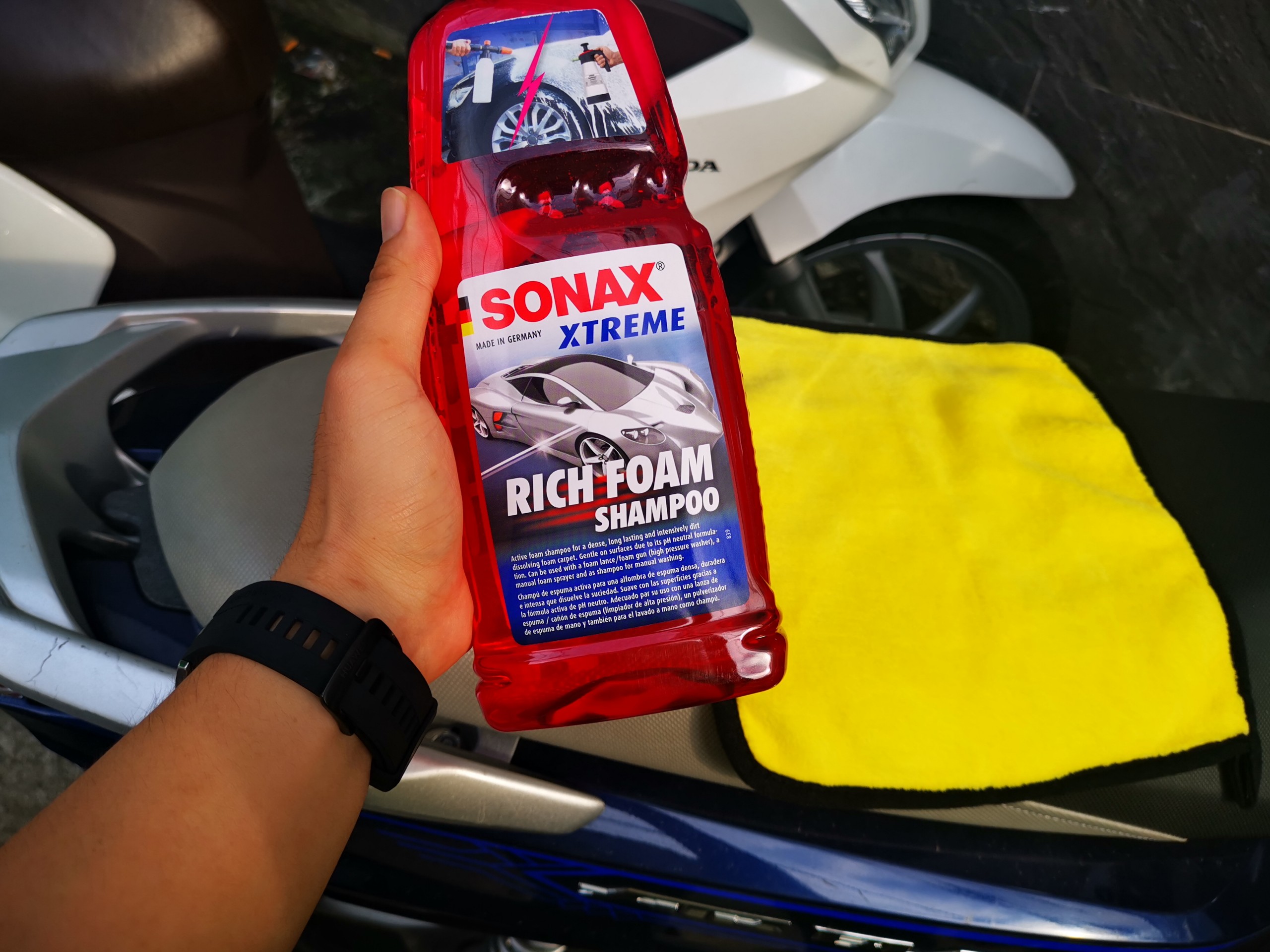 Nước Rửa Xe Sonax Xtreme Rich Foam Shampoo Siêu Bọt 1000ml Tặng Khăn Microfiber