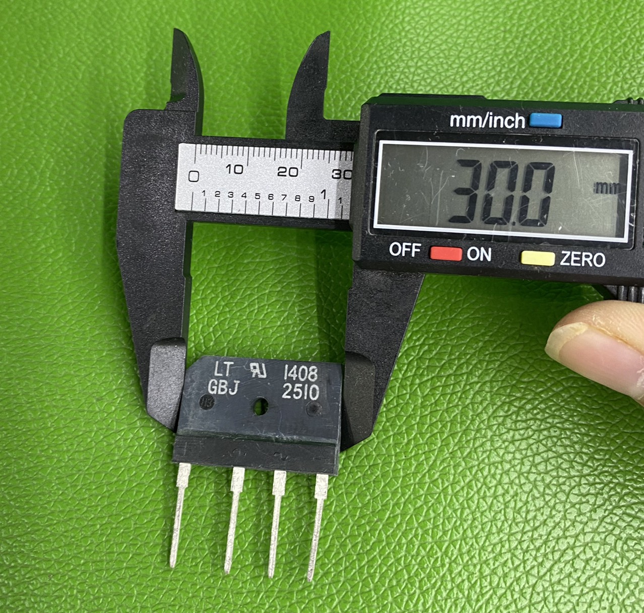 Diode Cầu 25A 1000V GBJ 2510 Dẹp NEW