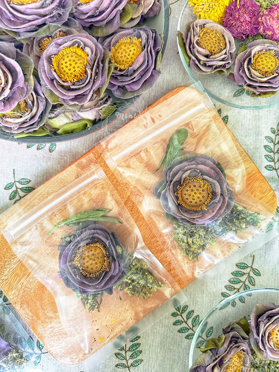 Trà Hoa Sen (Lotus) Mix Tâm Sen (Tim Sen) - Hộp 5 Set (Hoa Sen, Tâm Sen, Lá Sen, Cỏ Ngọt)