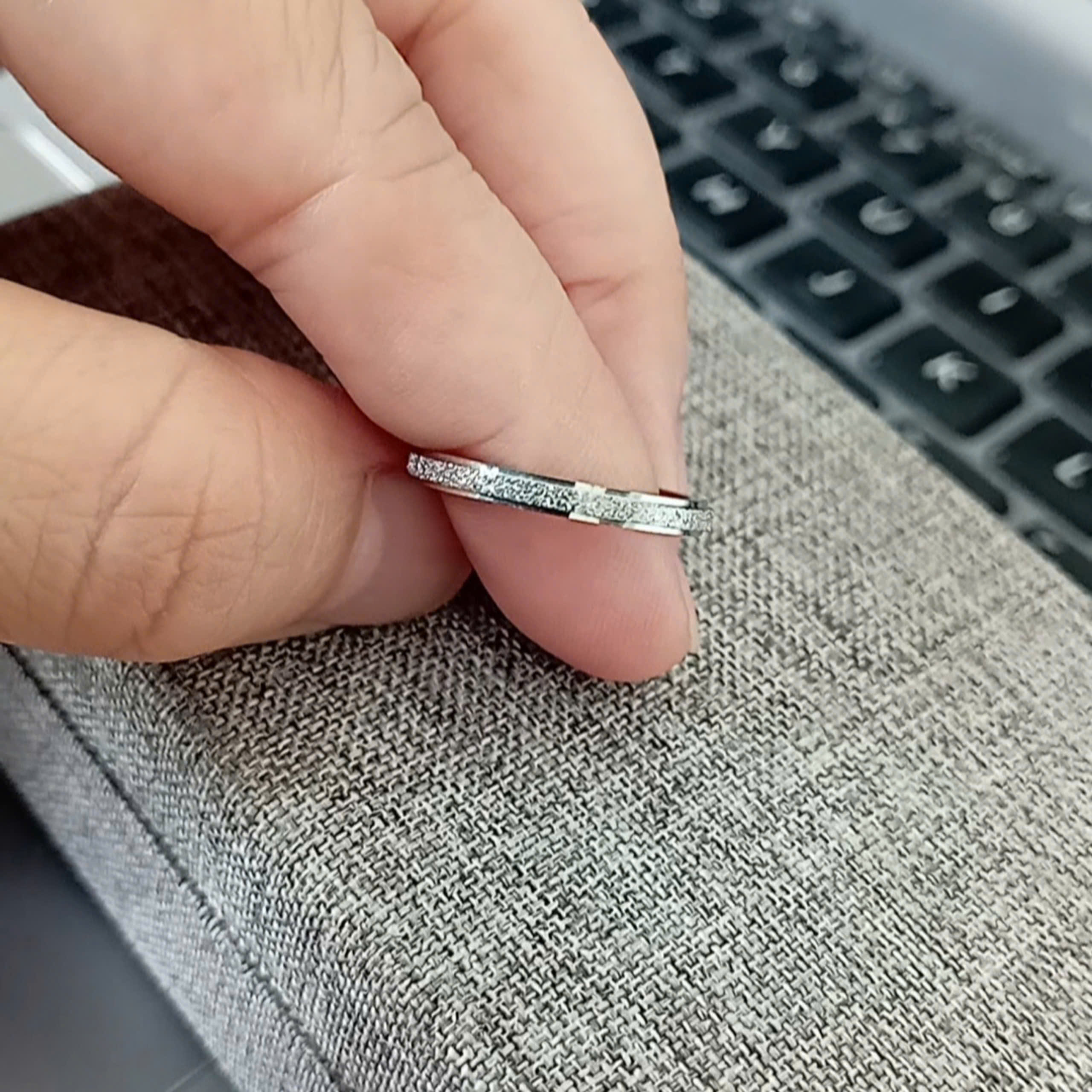 Giá 1 chiếc - Nhẫn titan phun cát trắng