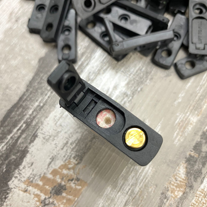 Phụ Kiện Đít Nhựa Giữ Kin Xăng Cho Bật Lửa Zippo